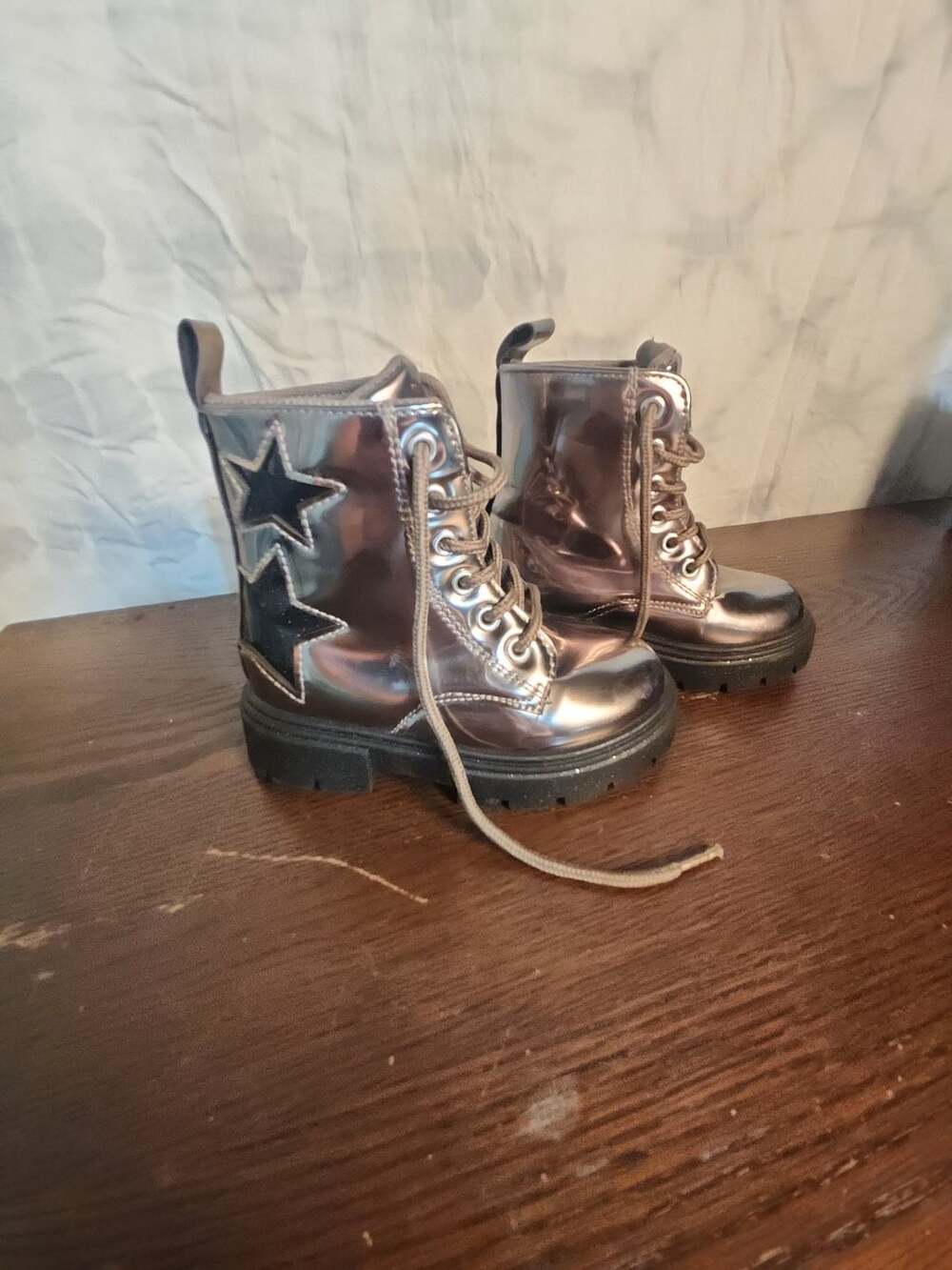 Rouge toddler girl Combat Boots Size 9 Silver Metallic Star Details - Picture 4 of 7